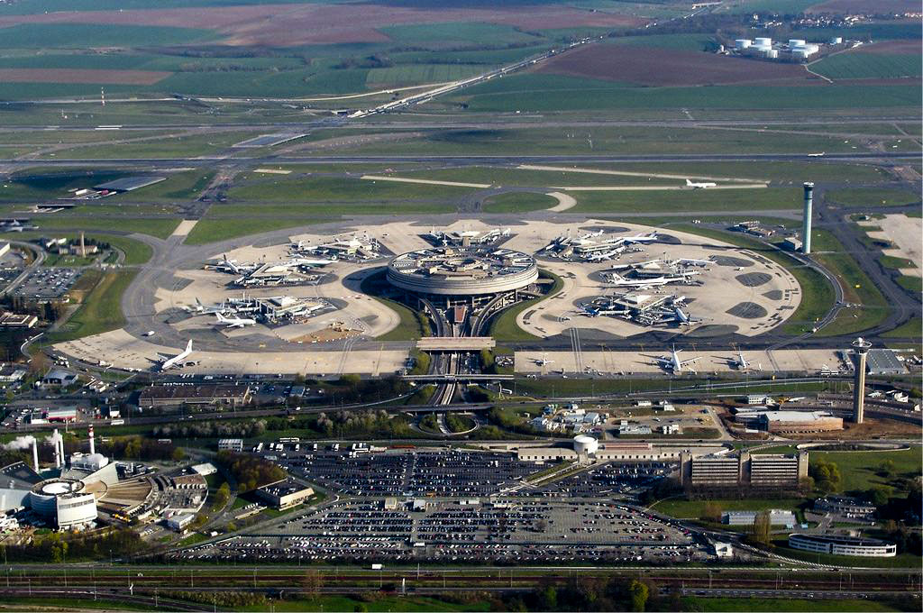 Terminal 1 de l'aéroport Paris-Charles-de-Gaulle conçu par Paul Andreu